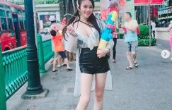 【EV女孩】正妹旅遊自拍「解放超渾圓乳量」，兇兇曲線「美乳佔滿畫面」！