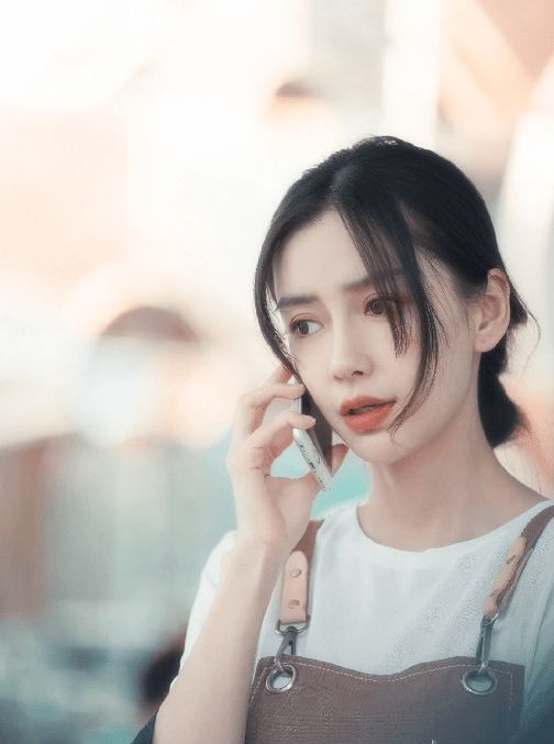 baby庆《摩天大楼》开播两周年 水下比心氛围感足