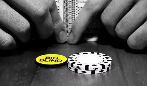 【EV撲克】教学：不要因为付出了盲注而随便玩一手烂牌