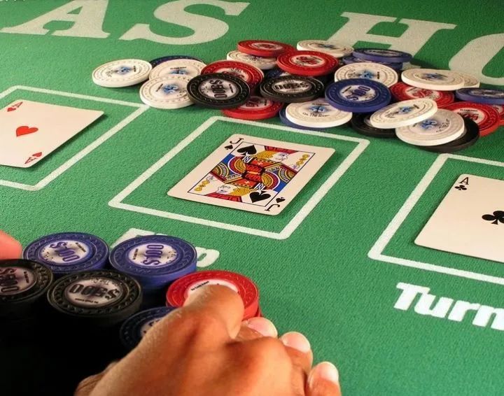 【EV撲克】教学：德州扑克现场读牌最有效的信息是什么？