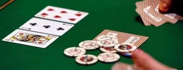 【EV撲克】牌局分析：翻牌圈拿到两头顺，你会怎么玩？
