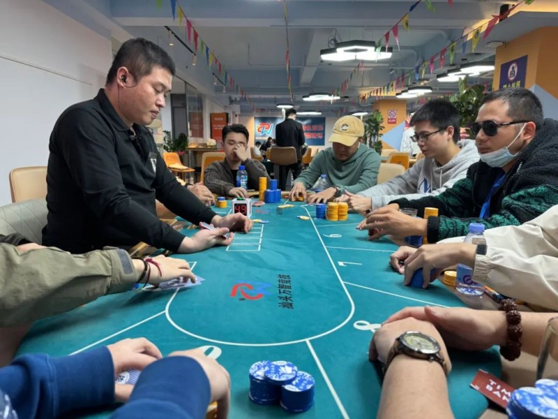 【EV撲克】汕头南湾杯｜66今日不太6，金刚撞车同花顺，恭喜王士元140.5W记分牌斩获主赛Day2CL!