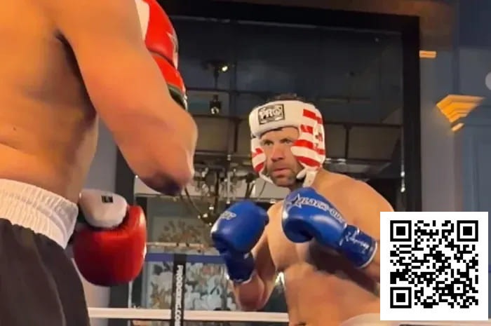 【EV撲克】”Jungleman”拳击赛第二回合遭偷袭，面部流血，比赛被叫停