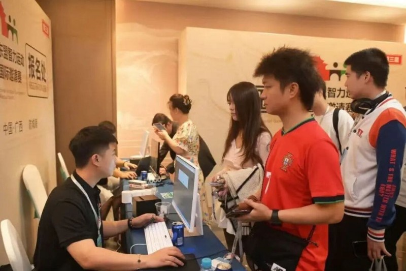 【EV撲克】第三届国门杯次日 | 广西三月三，主赛A组开打共135人次参赛，林峰CL携35人晋级第二轮，邓彪勇夺开幕赛冠军